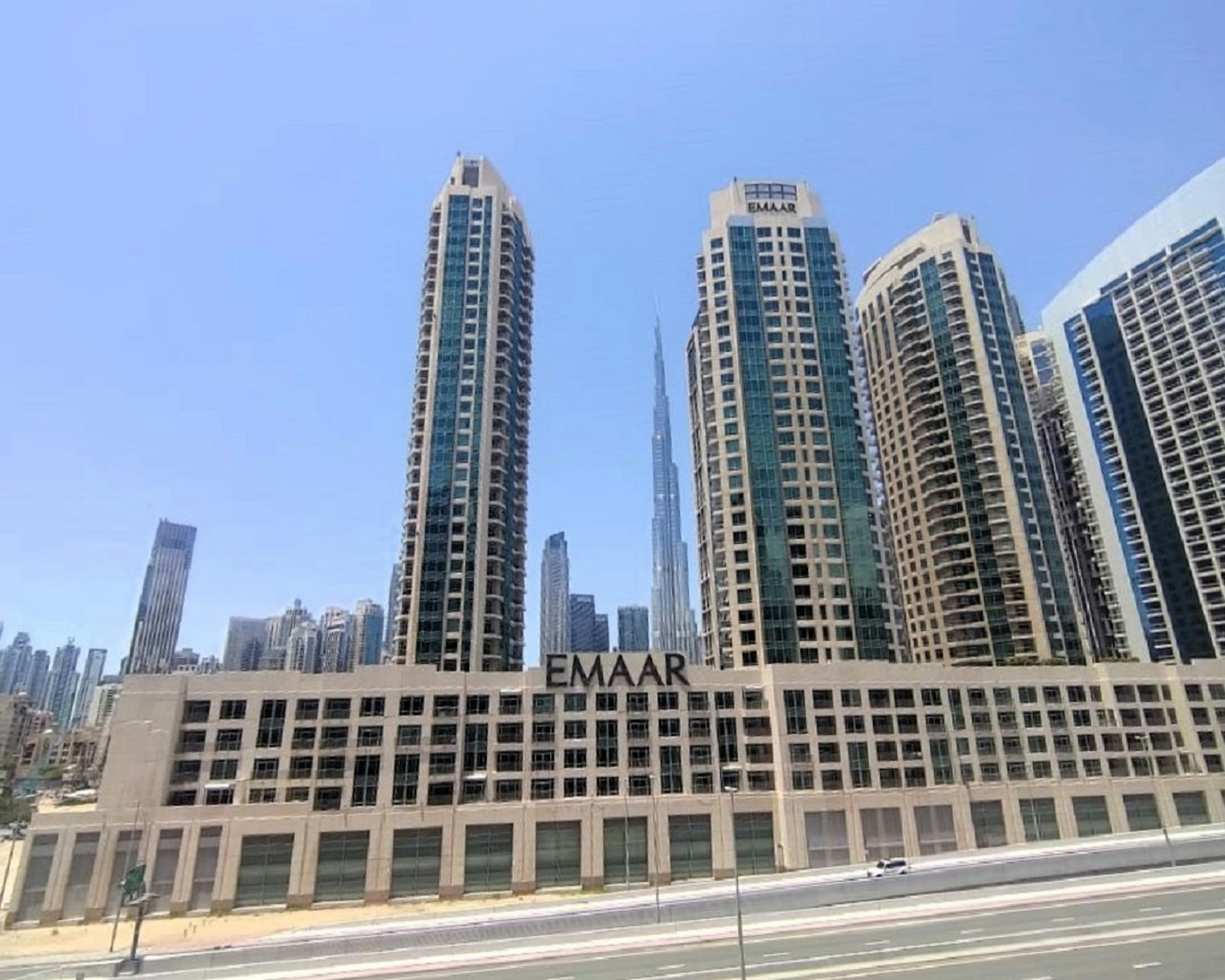 nisha-vastu-dubai-property-consultant-DnthAACQHSc-unsplash